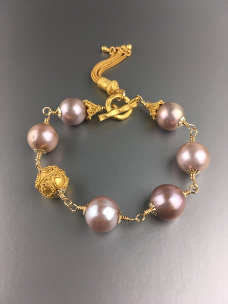 Freshwater Pearl Bracelet (London in Color)