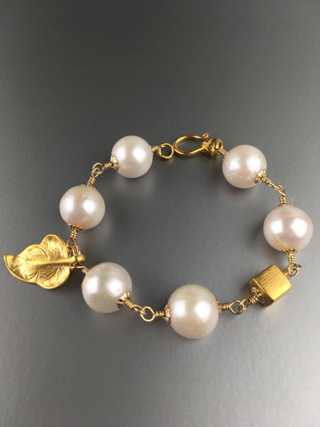 Freshwater Pearl Bracelet (Simple Yet Elegant in White)